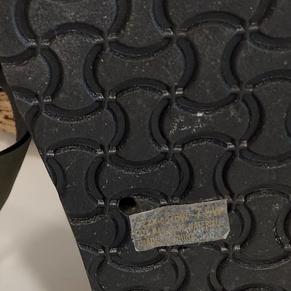 Chinese Laundry Sandals - Picture 8 of 9